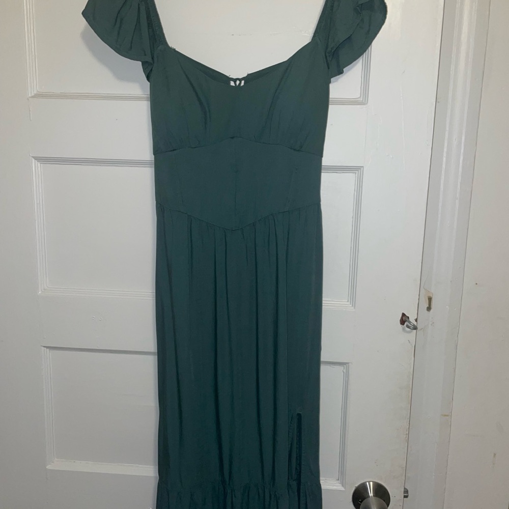 Hollister Green Pleated Maxi Dress with Sweetheart Neckline